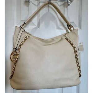 SUNDAE SKY - NWT Vegan Leather Convertible Crossbody/Cream/Chain Detail & Charm